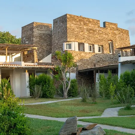 מלון Cala Lupo 4*